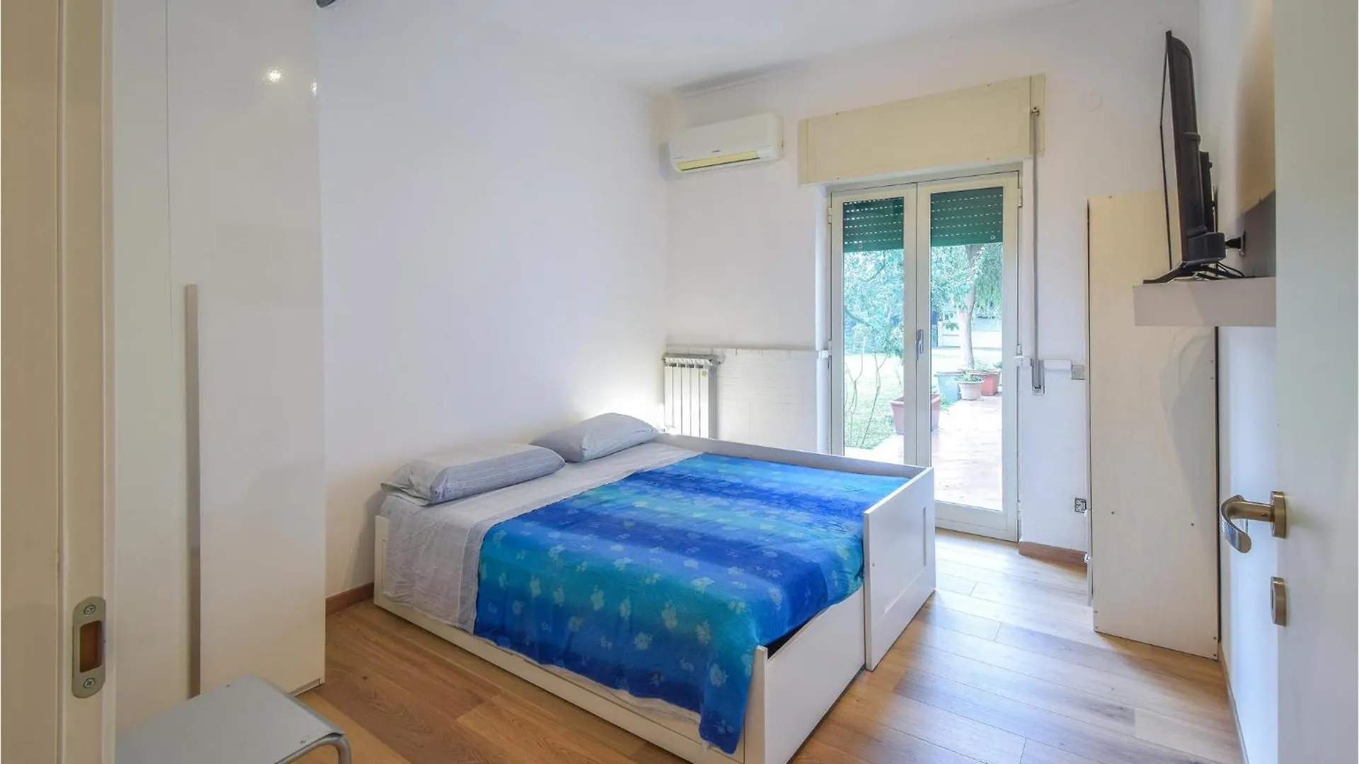 Holiday home 2 Bedroom Cozy Apartment In Napoli Italy