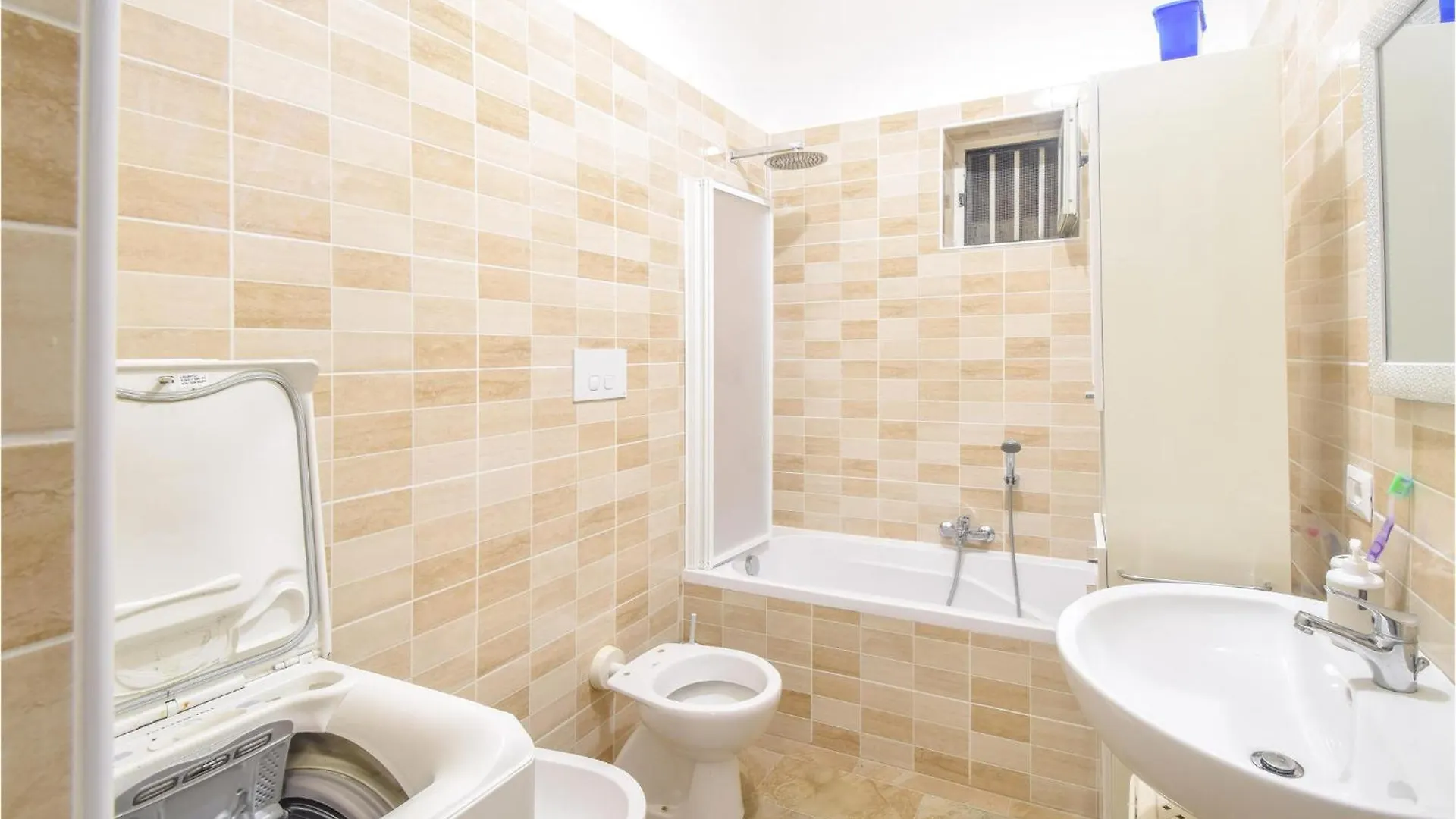 2 Bedroom Cozy Apartment In Napoli Italië