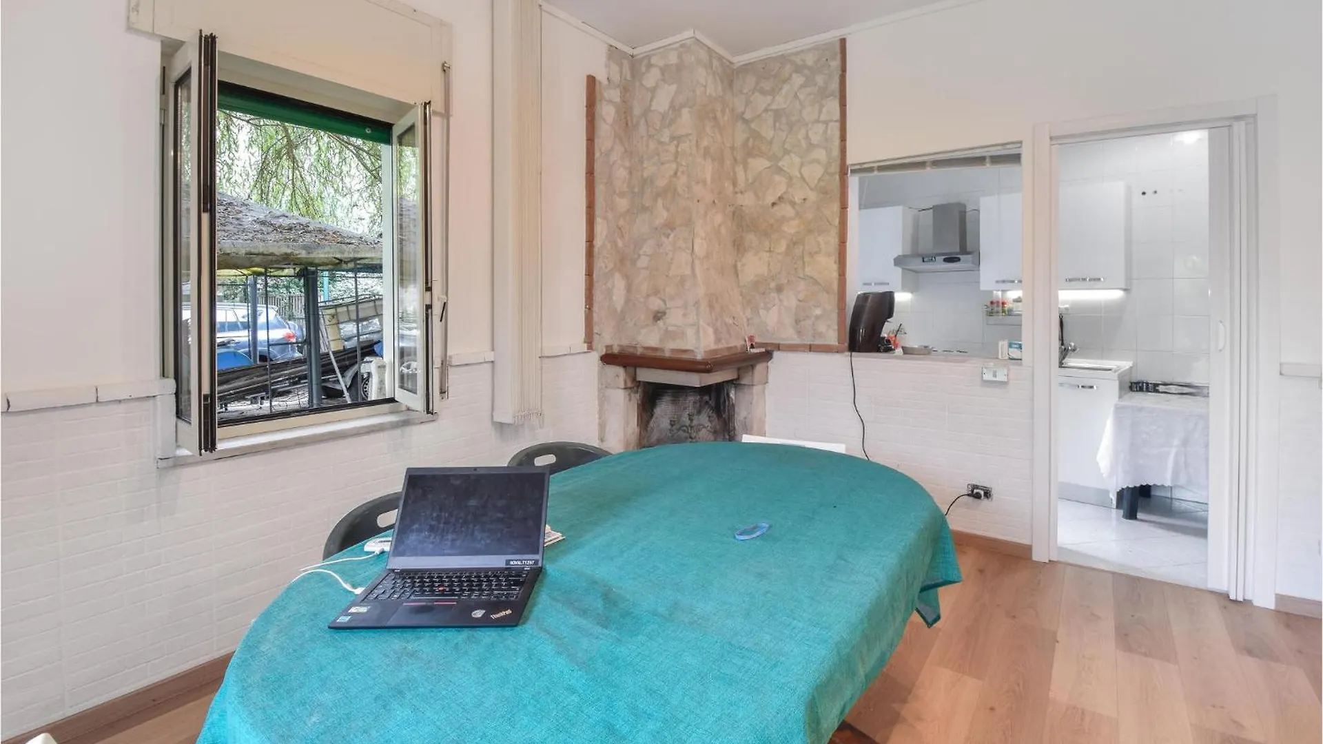 2 Bedroom Cozy Apartment In Napoli Italy
