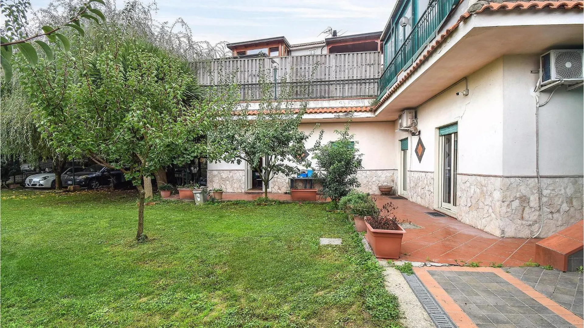 2 Bedroom Cozy Apartment In Napoli