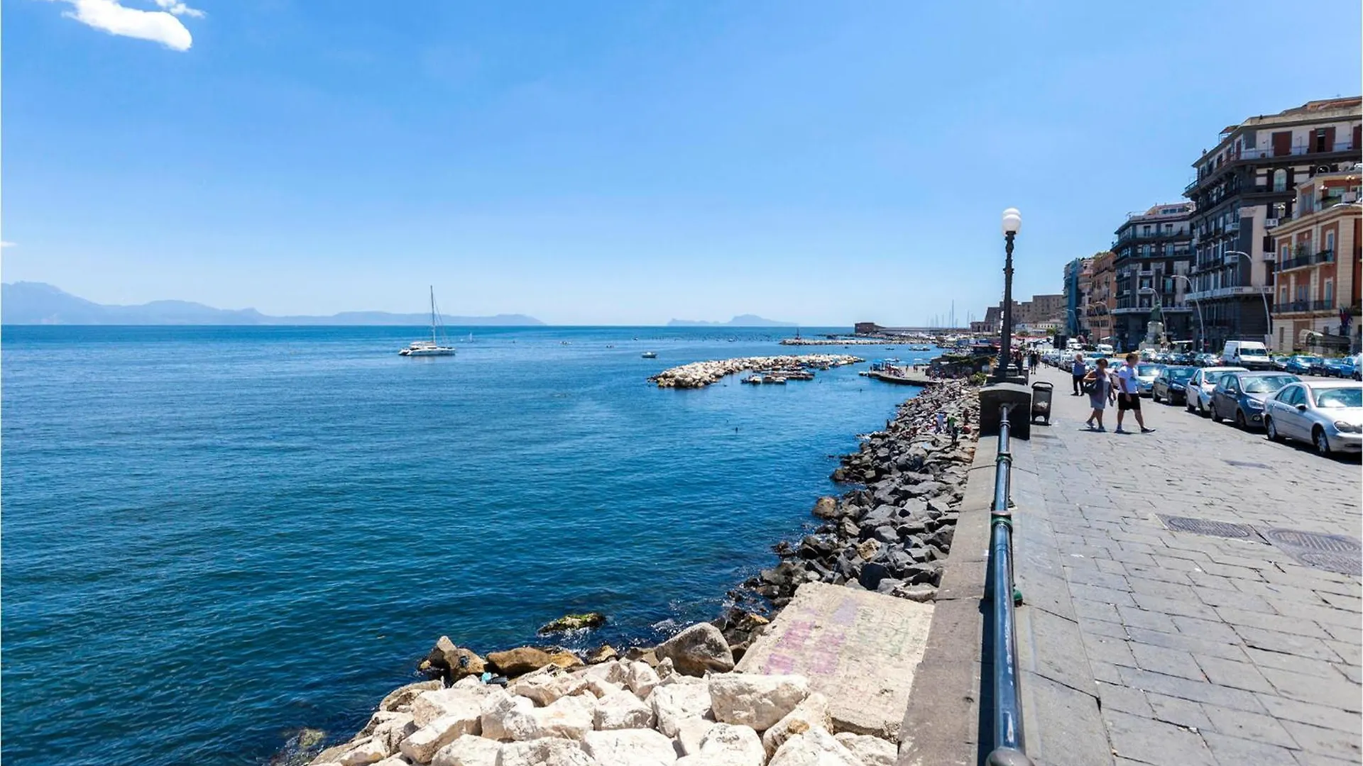 2 Bedroom Cozy Apartment In Napoli Holiday home