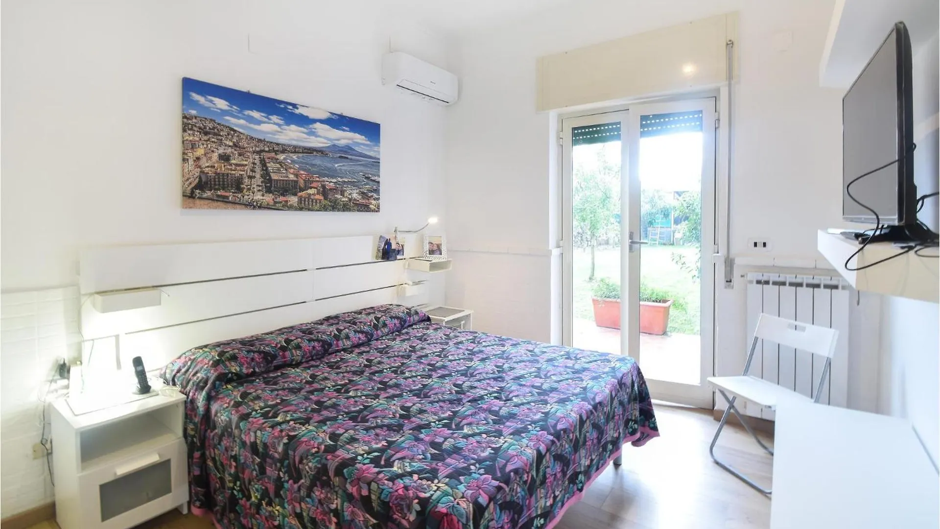 2 Bedroom Cozy Apartment In Napoli 0*, Naples